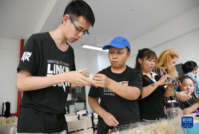 陕西西安:咖啡培训帮助听力残疾人实现就业